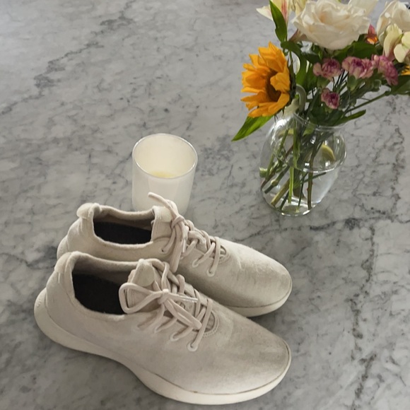 All White Allbird Men’s 11 Wool Runners - Picture 2 of 14